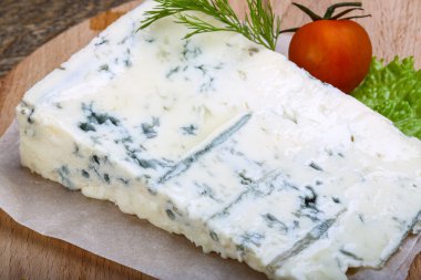 Gorgonzola peyniri salatası ile