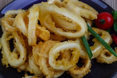 Tempura kalamar halkaları
