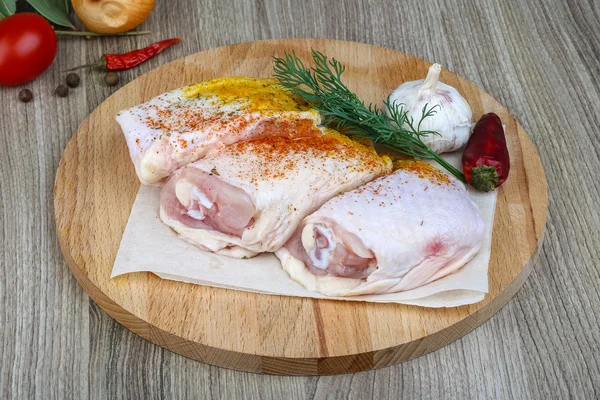 Raw chicken thights — Stock Photo, Image