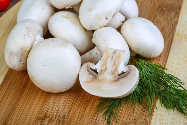 Frische rohe Champignons — Stockfoto