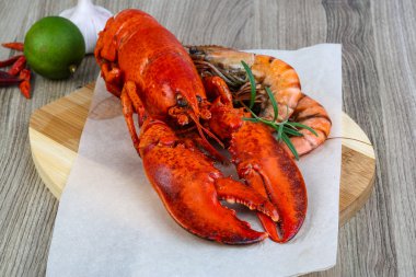 pişmiş ıstakoz ve karides