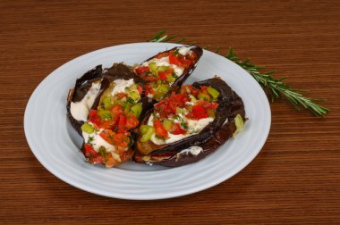 ızgara patlıcan domates ile