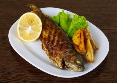 lezzetli kızarmış alabalık