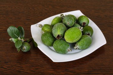 Taze olgun Feijoa meyve