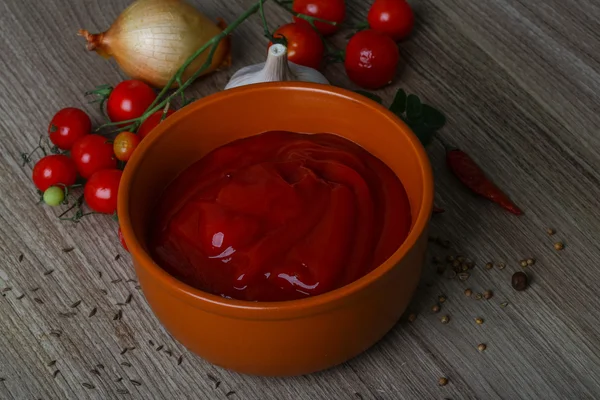 Ketchup de roșii strălucitoare — Fotografie, imagine de stoc