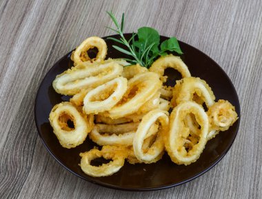 Tempura kalamar halkaları