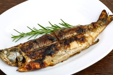 lezzetli kızarmış alabalık