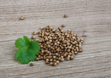 Kişniş yaprakları ile