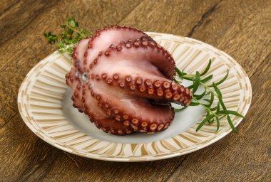 Herb ile haşlanmış ahtapot