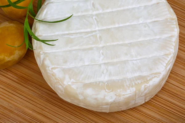 Fromage brie à pâte molle — Photo