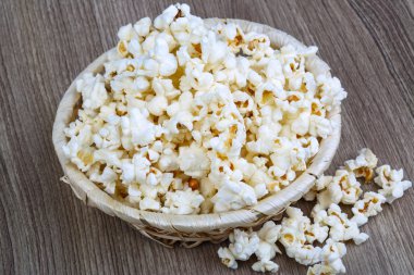 Taze sıcak patlamış mısır