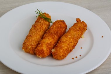 Kızarmış peynirli çubuk