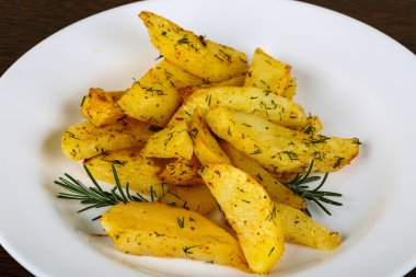 Dereotu ile kavrulmuş patates