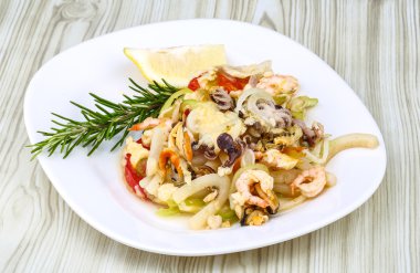 Pişmiş deniz kokteyl