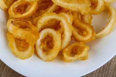 Tempura kalamar halkaları