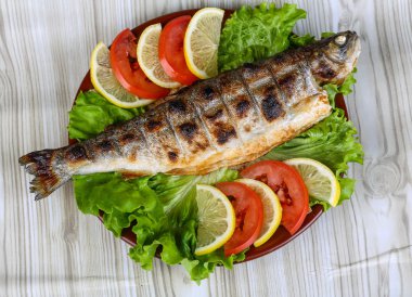 lezzetli kızarmış alabalık