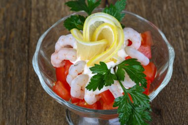 Karides kokteyl domates ile