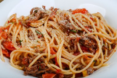 Spagetti Bolonez parmesan ile