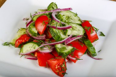 Salata domates, soğan ve salatalık