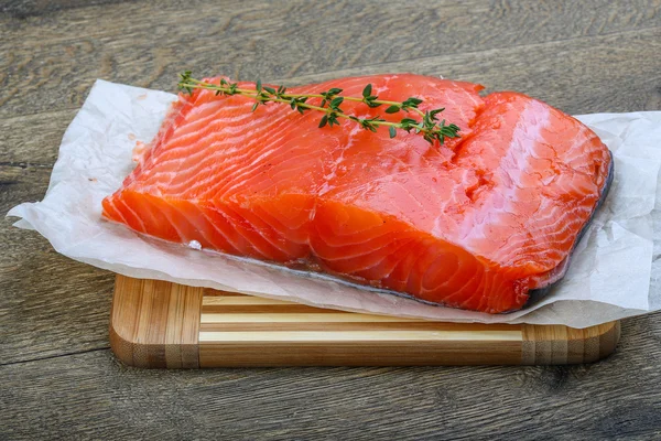 Filete de salmón servido tomillo —  Fotos de Stock