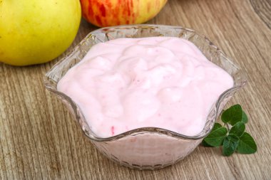 Taze soğuk Srawberry yoğurt