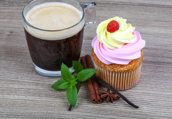 Söt Cupcake med kaffe — Stockfoto