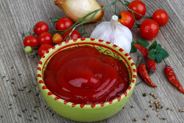 Ketchup de roșii strălucitoare — Fotografie, imagine de stoc