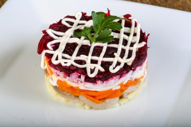 Rus ringa balığı salatası