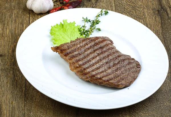 Steak de bœuf grillé — Photo