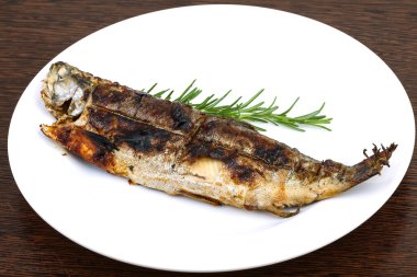 lezzetli kızarmış alabalık