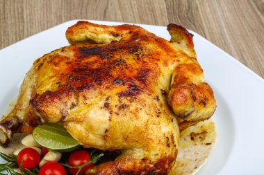 Sıcak lezzetli ızgara tavuk