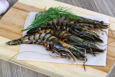 Çiğ kaplan karidesi