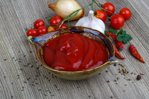 Ketchup de roșii strălucitoare — Fotografie, imagine de stoc