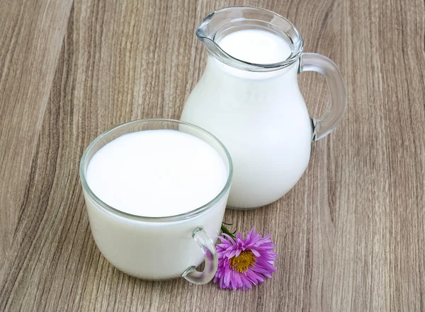 Frische kalte Milch — Stockfoto