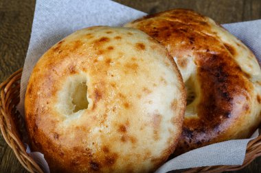 Geleneksel Özbek ekmek