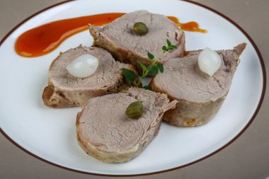 Domuz eti soslu pişmiş