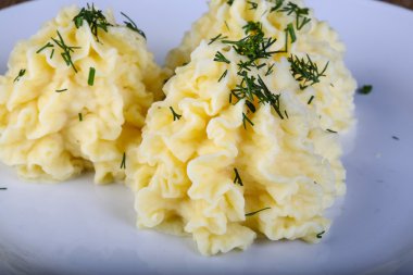 Dereotu ile püre patates