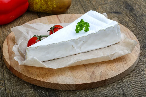 Brie peyniri üçgen — Stok fotoğraf