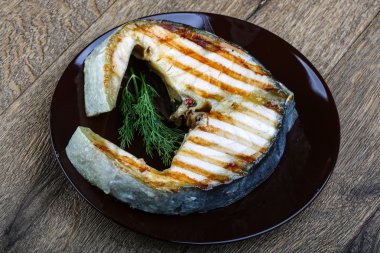 Izgara strugeon biftek