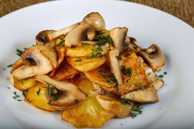 Patates ile kavrulmuş mantar