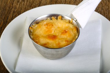 Tavuk ve mantar graten