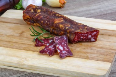 Salam sosis rosemary ile