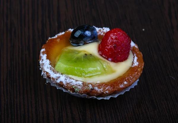 Pasticceria dolce con frutti di bosco — Foto Stock