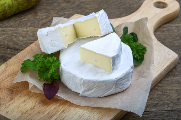 Sýr Camembert s petrželkou — Stock fotografie