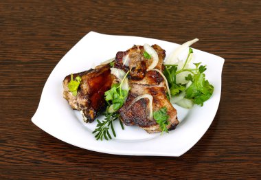 Izgara domuz pirzolası.