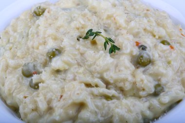Risotto ile peynir ve yeşil bezelye