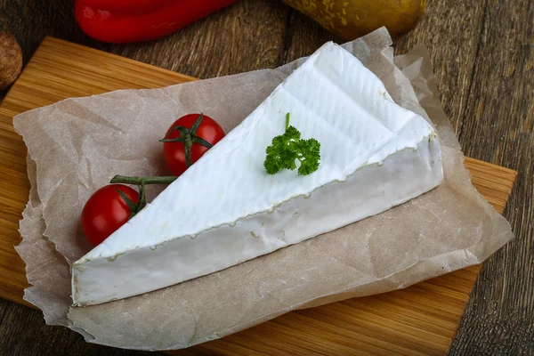 Triângulo de queijo Brie — Fotografia de Stock