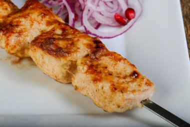 Sıcak sulu tavuk şiş