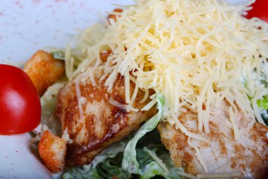 lezzetli Sezar salatası