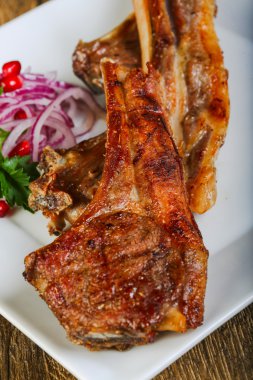 Sıcak sulu ızgara kuzu